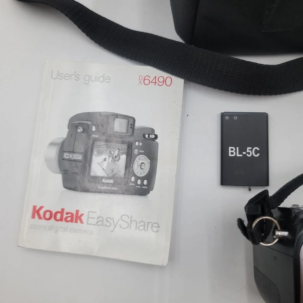 Kodak Easyshare DX6490 Camera With Bag‎ UNTESTED